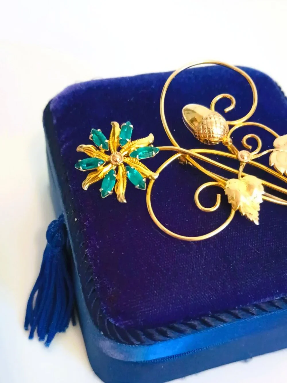 Vtg Van Dell 12K GF Brooch Blue Rhinestone Flower Swirl Vines Acorn & Leaves